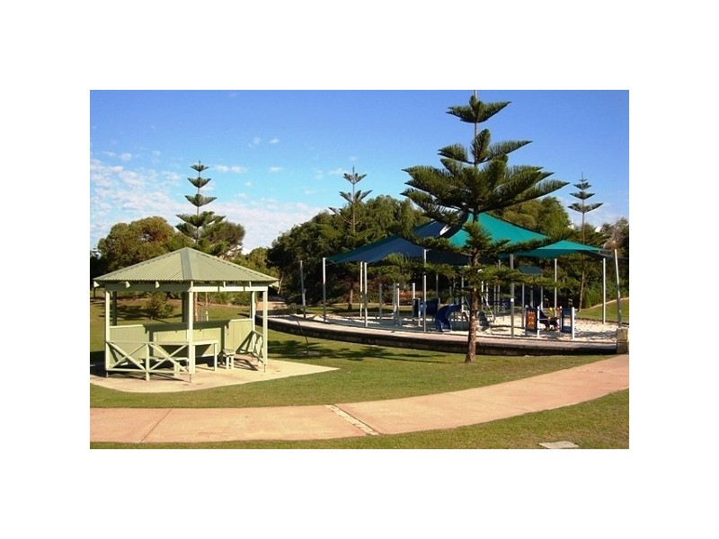 42 Boardwalk Blvd, Halls Head WA 6210