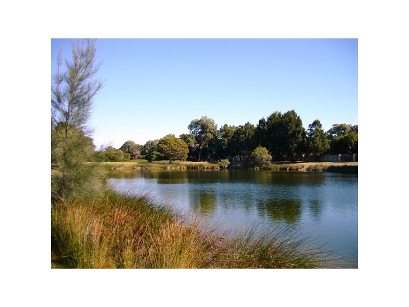 107 Oakmont Avenue, Meadow Springs WA 6210