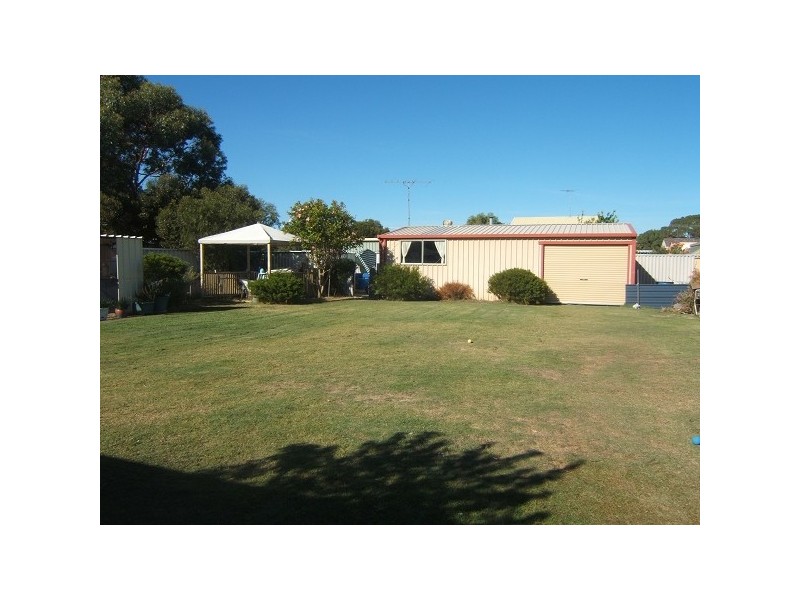 8 Boolardy Road, Golden Bay WA 6174