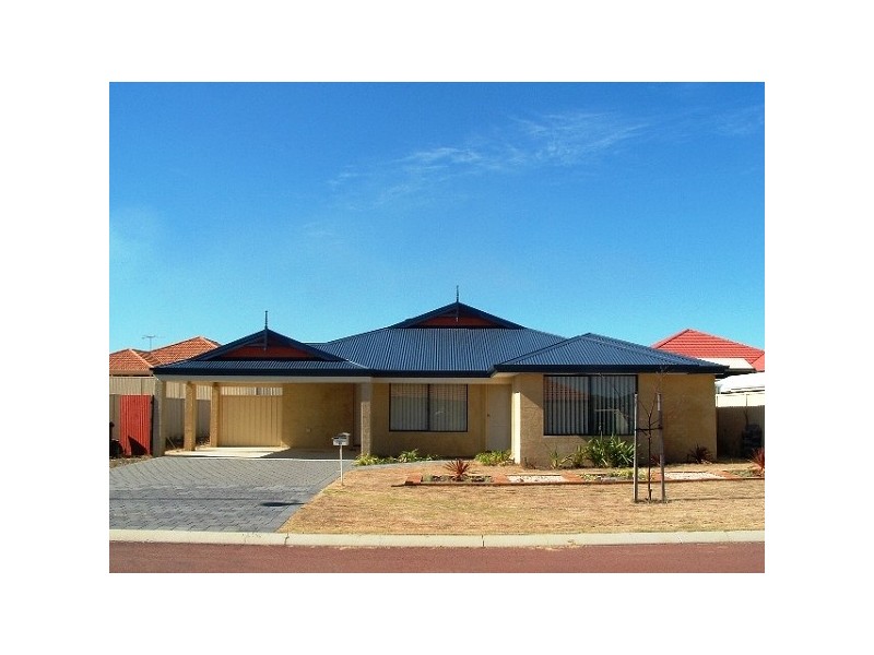 10 Arlette Pass, Lakelands WA 6210