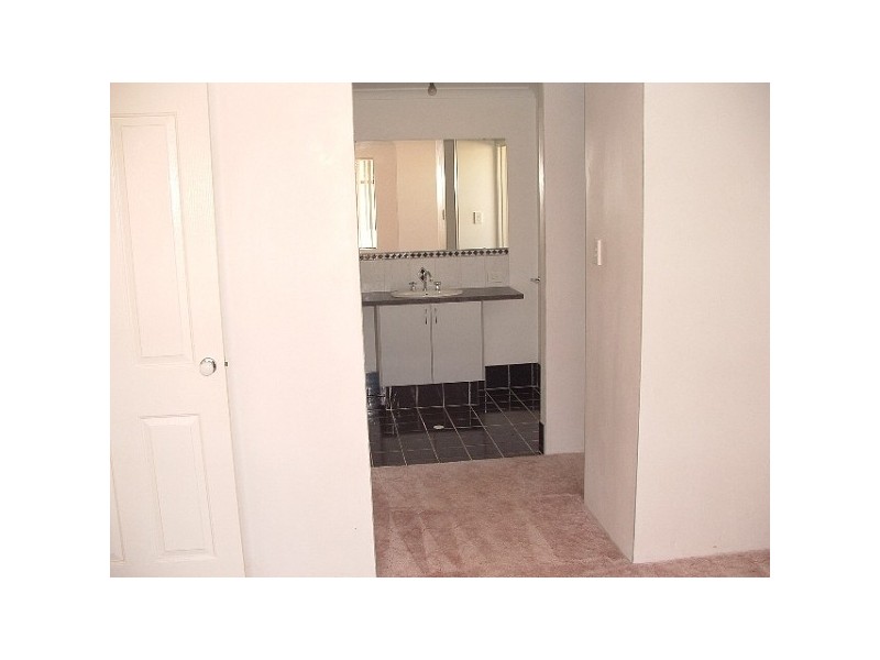 10 Arlette Pass, Lakelands WA 6210