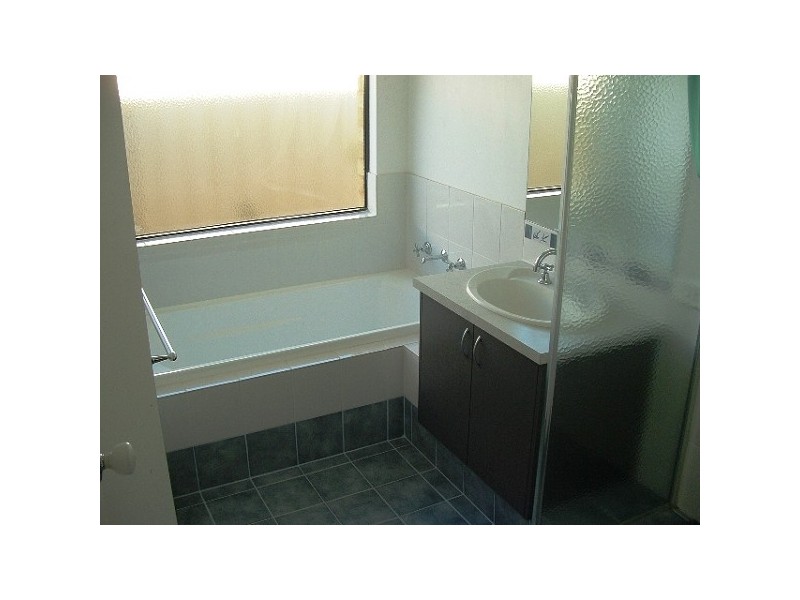 10 Arlette Pass, Lakelands WA 6210