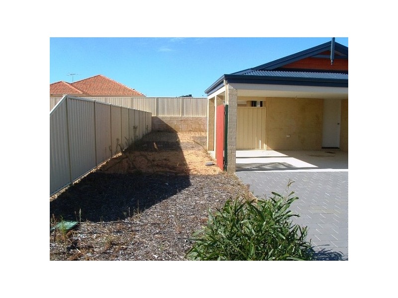 10 Arlette Pass, Lakelands WA 6210