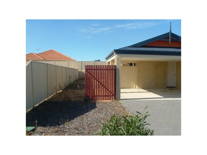 10 Arlette Pass, Lakelands WA 6210