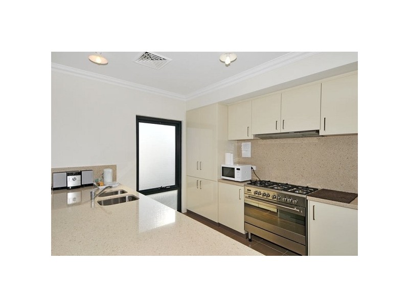 28 Endeavour Circle, Wannanup WA 6210