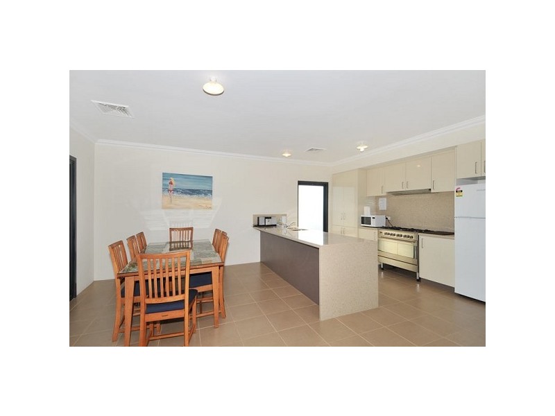 28 Endeavour Circle, Wannanup WA 6210