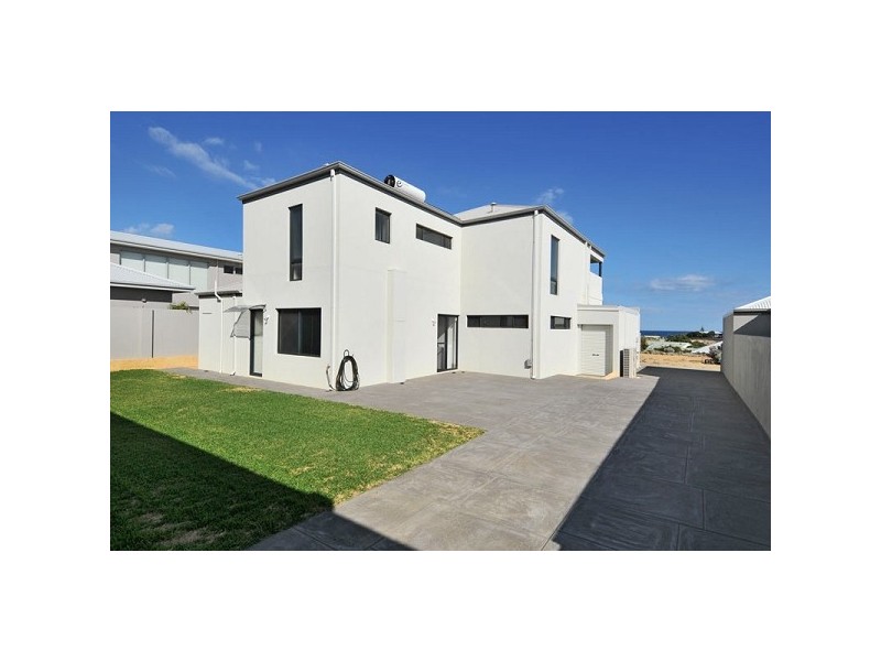 28 Endeavour Circle, Wannanup WA 6210