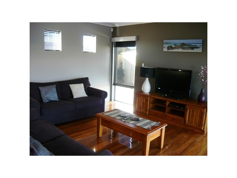 8 Lady Stirling Parade, Madora Bay WA 6210