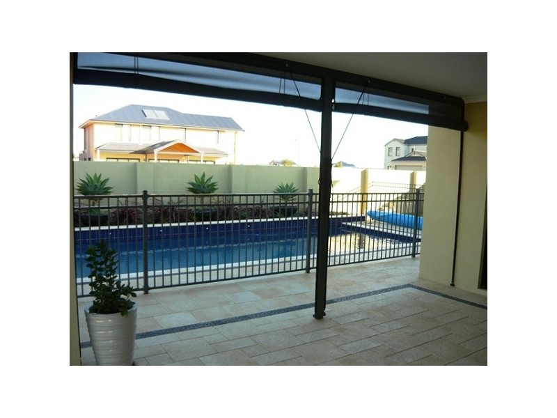 8 Lady Stirling Parade, Madora Bay WA 6210