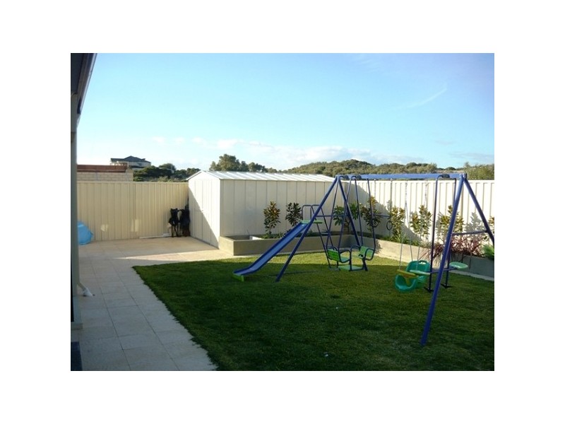 8 Lady Stirling Parade, Madora Bay WA 6210