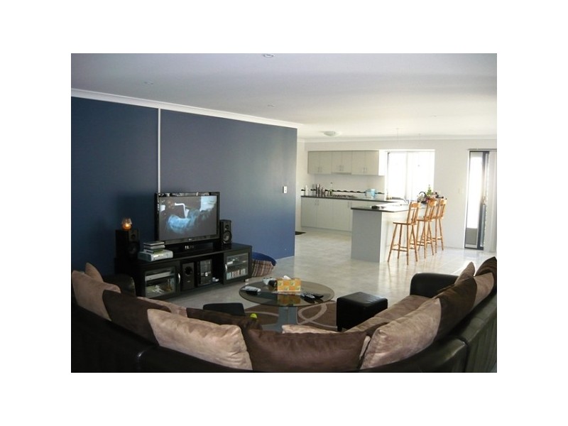 9 Teague Way, Lakelands WA 6210