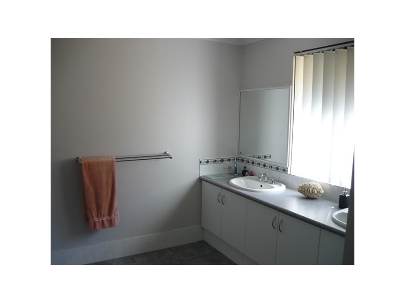 9 Teague Way, Lakelands WA 6210