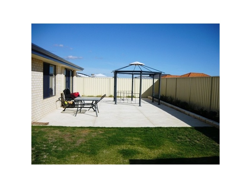 9 Teague Way, Lakelands WA 6210