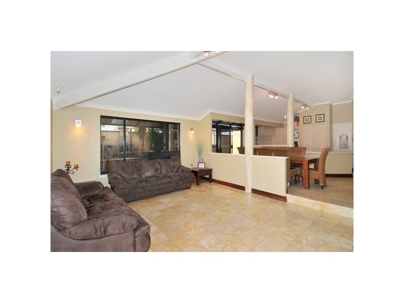 2 Cockatoo Close, Singleton WA 6175