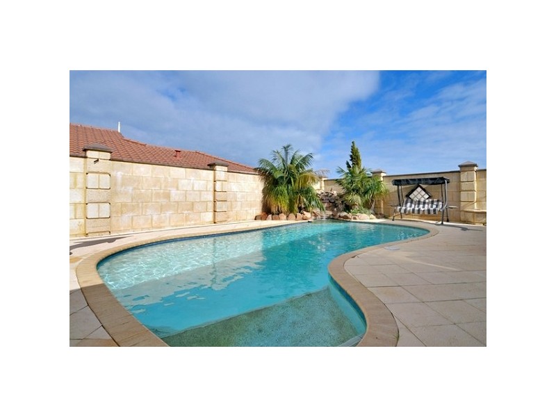 2 Cockatoo Close, Singleton WA 6175