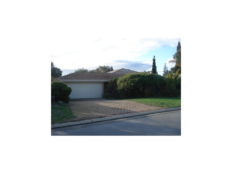 4 Muntries Place HALLS HEAD, Mandurah WA 6210