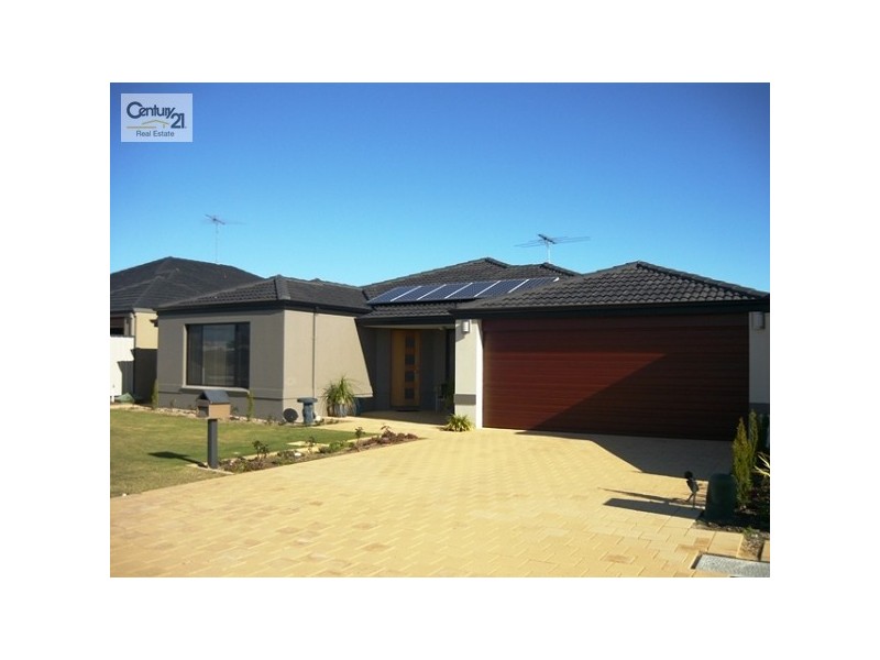 32 Pineknoll Gardens, Meadow Springs WA 6210