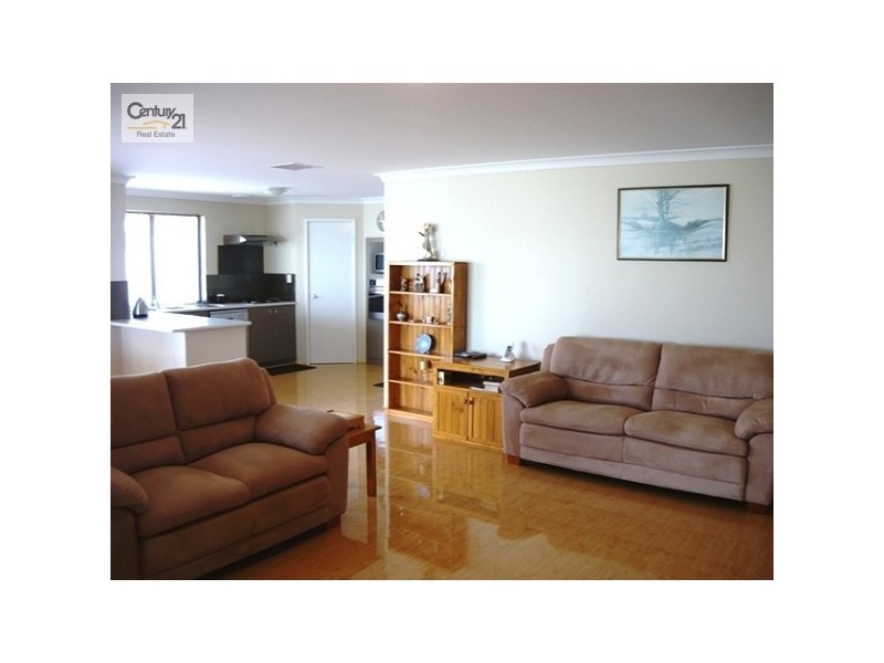 32 Pineknoll Gardens, Meadow Springs WA 6210