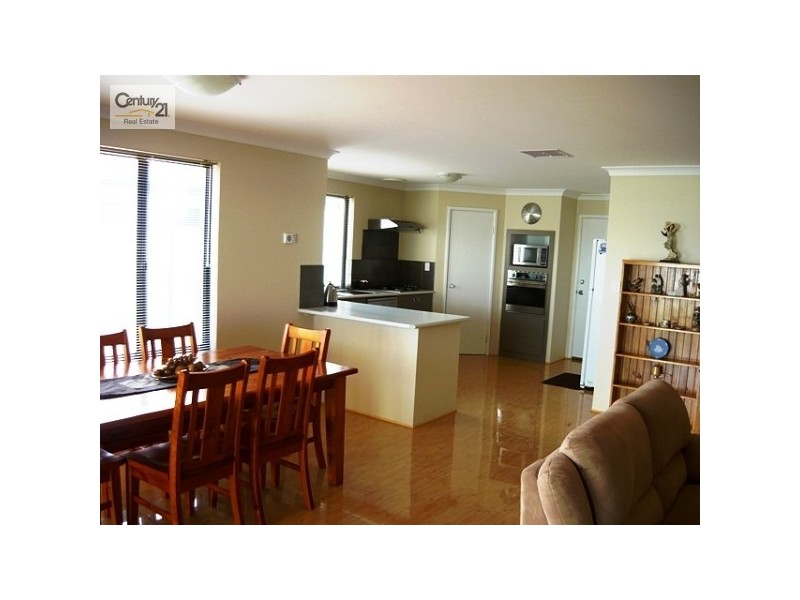 32 Pineknoll Gardens, Meadow Springs WA 6210