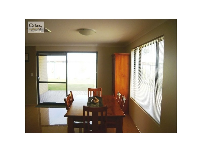 32 Pineknoll Gardens, Meadow Springs WA 6210