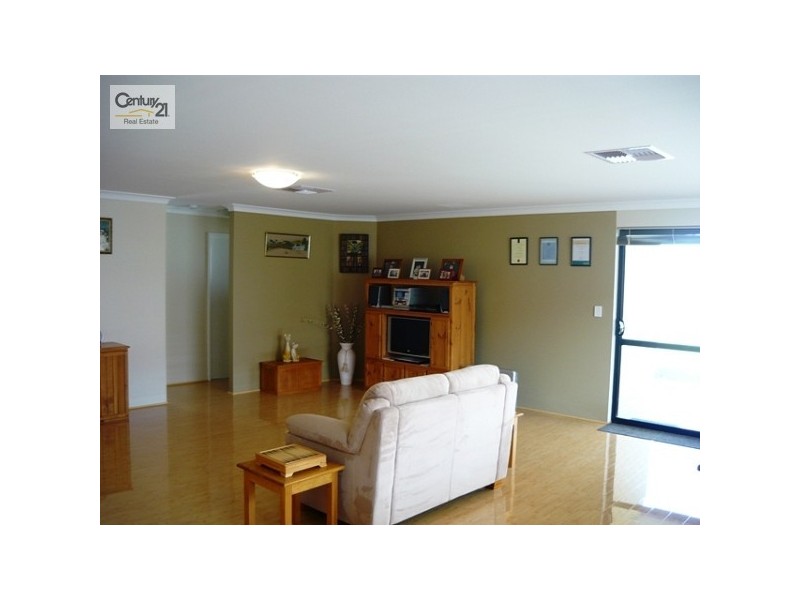 32 Pineknoll Gardens, Meadow Springs WA 6210