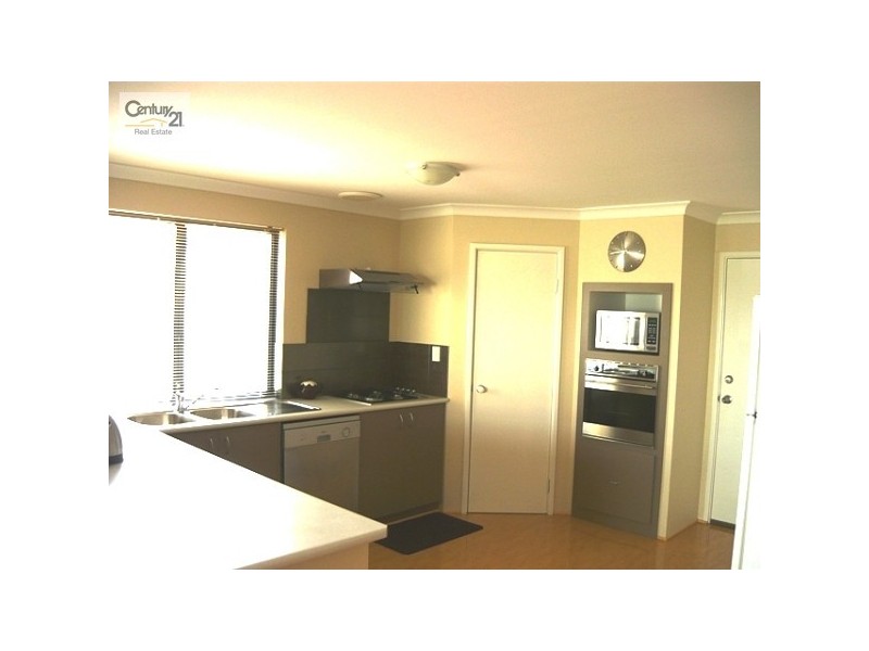 32 Pineknoll Gardens, Meadow Springs WA 6210