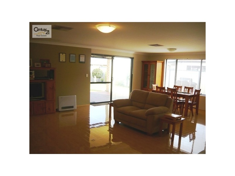 32 Pineknoll Gardens, Meadow Springs WA 6210