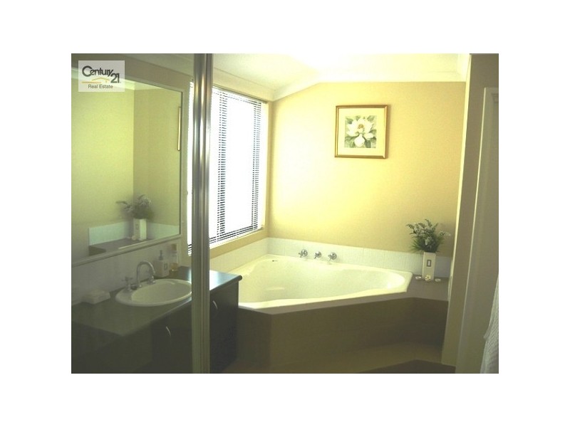 32 Pineknoll Gardens, Meadow Springs WA 6210