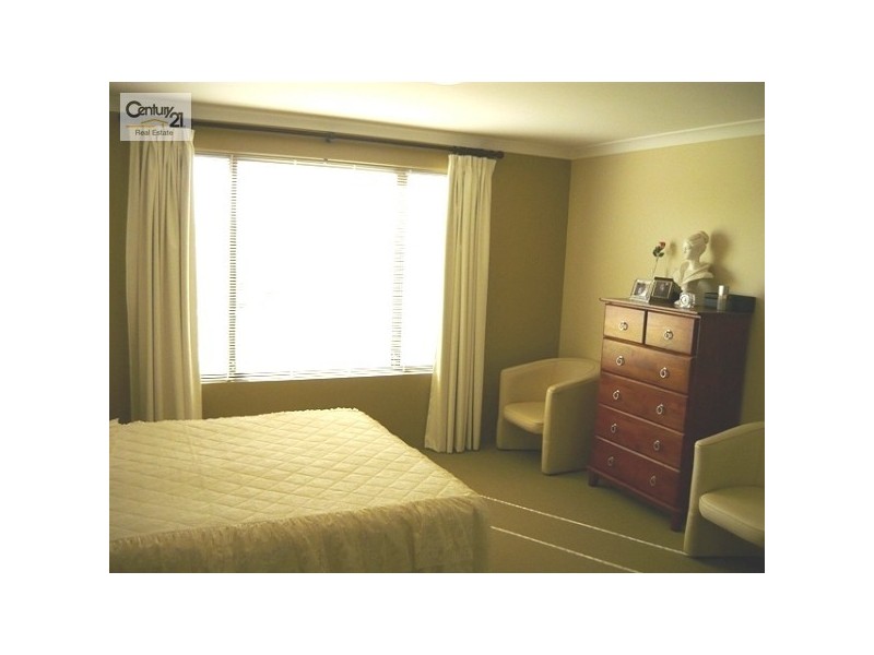 32 Pineknoll Gardens, Meadow Springs WA 6210