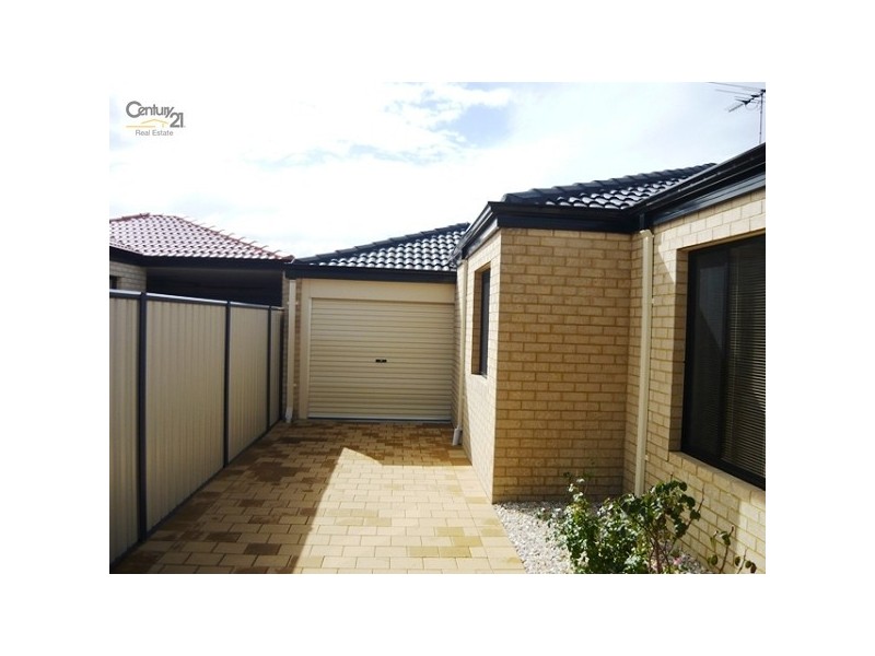 32 Pineknoll Gardens, Meadow Springs WA 6210