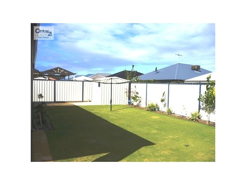 32 Pineknoll Gardens, Meadow Springs WA 6210