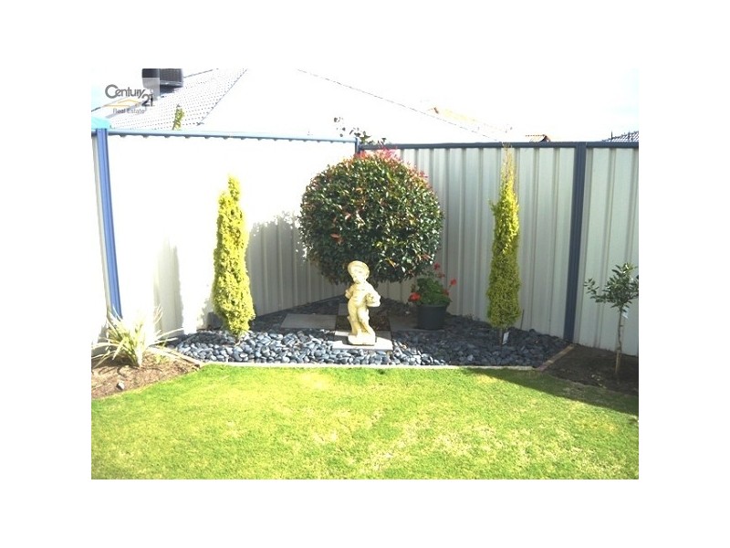 32 Pineknoll Gardens, Meadow Springs WA 6210
