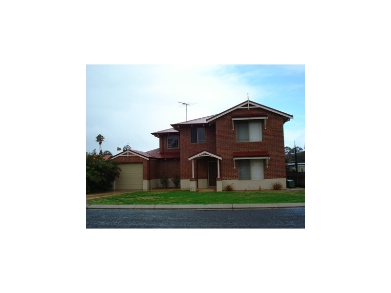 1/3 First Avenue, Mandurah WA 6210