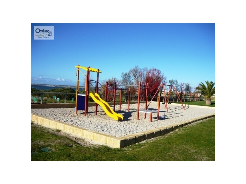 2 Scrivener Place, Halls Head WA 6210