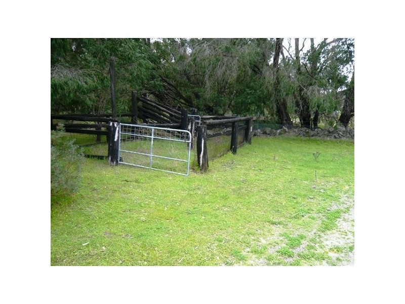 192 Newnham Road, Lake Clifton WA 6215