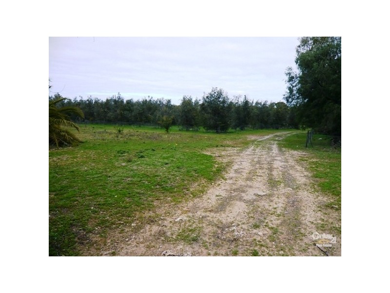 192 Newnham Road, Lake Clifton WA 6215