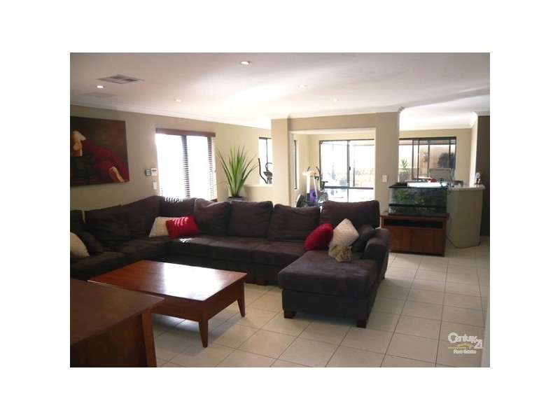 11 Winslow Crescent, Lakelands WA 6210