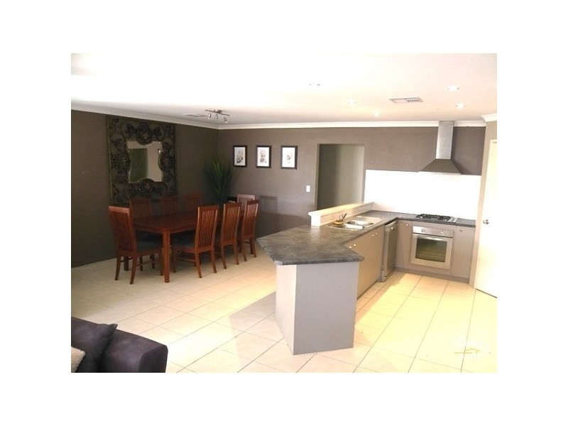 11 Winslow Crescent, Lakelands WA 6210