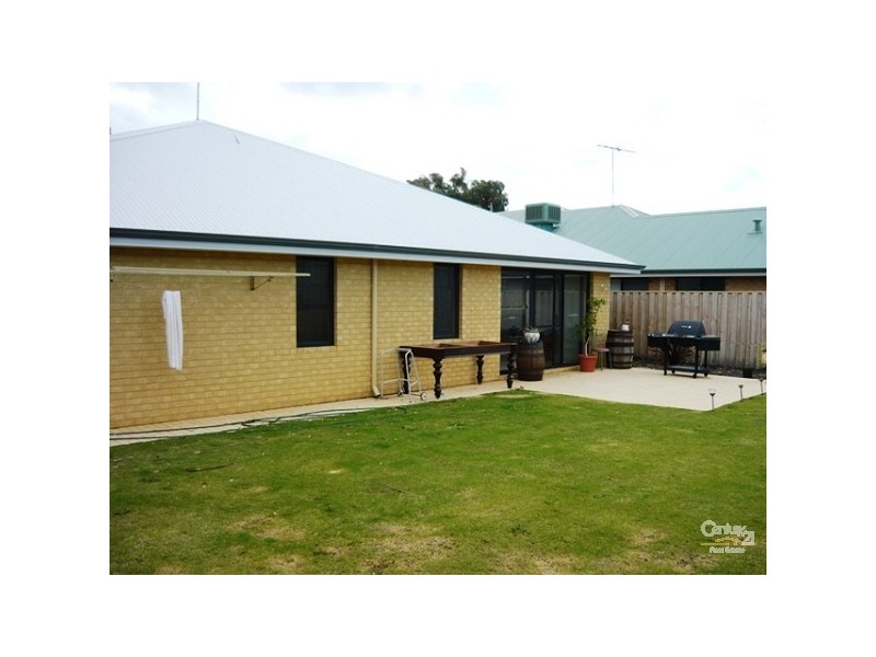 51 Carissa Turn, Halls Head WA 6210
