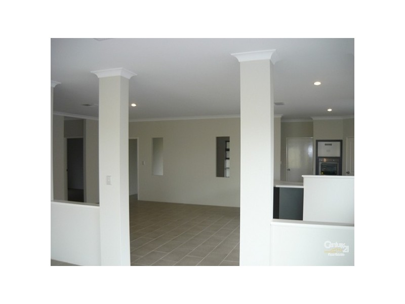 8 Tandure Heights, Lakelands WA 6210