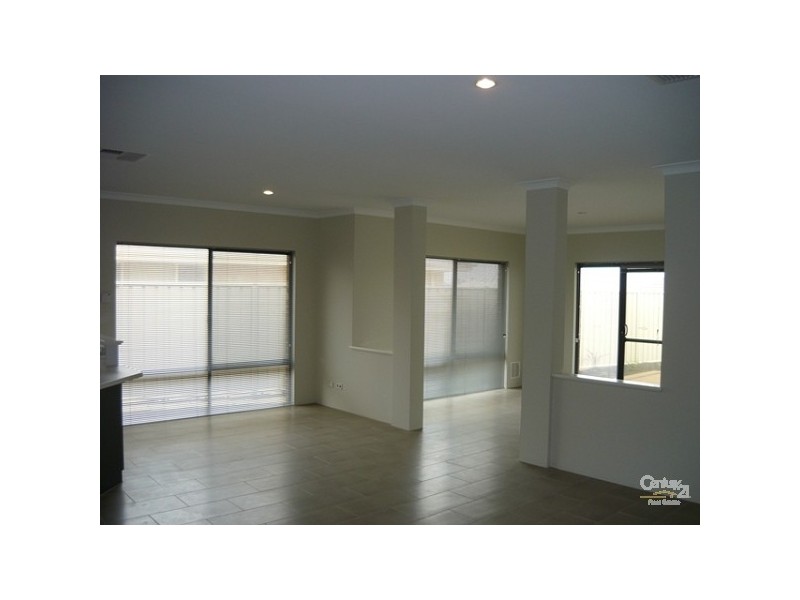 8 Tandure Heights, Lakelands WA 6210