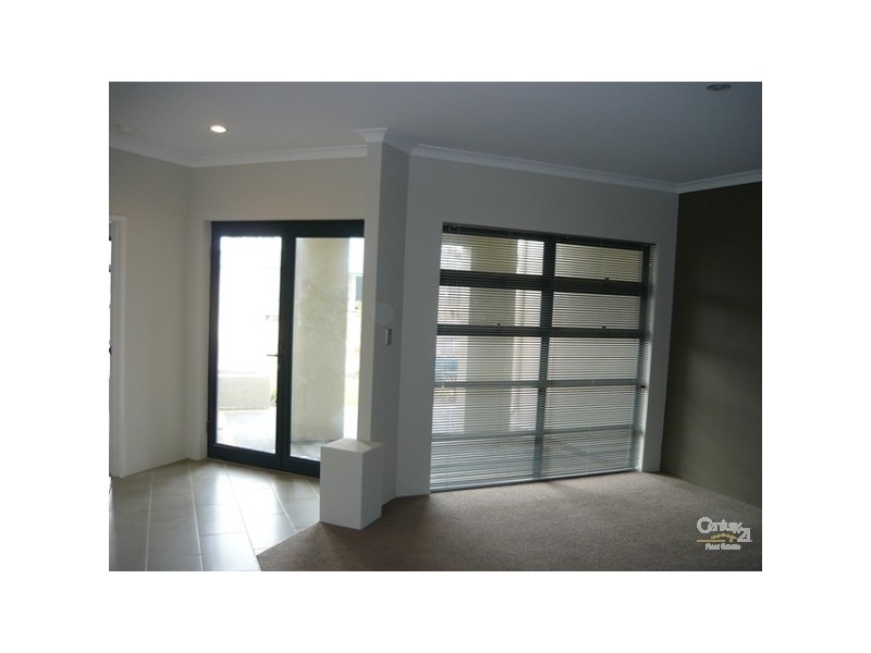 8 Tandure Heights, Lakelands WA 6210