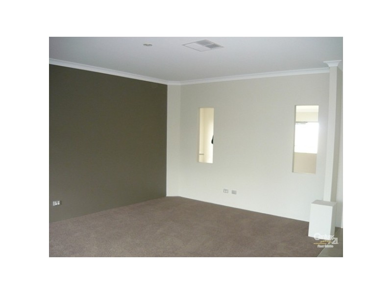 8 Tandure Heights, Lakelands WA 6210