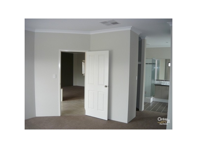 8 Tandure Heights, Lakelands WA 6210