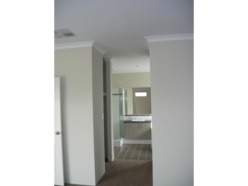 8 Tandure Heights, Lakelands WA 6210