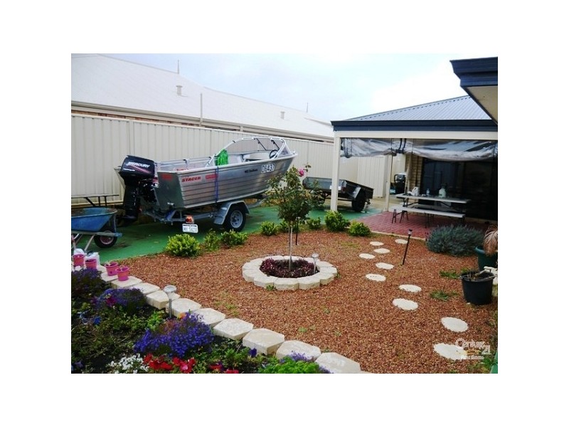 11 Garcia Loop, Lakelands WA 6210