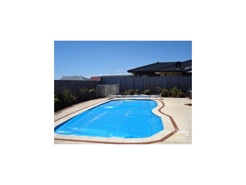 11 Waratah Circle HALLS HEAD, Mandurah WA 6210