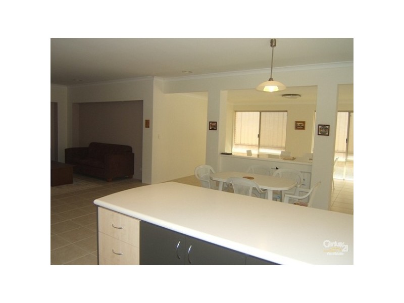 6 Loretta Parkway, Lakelands WA 6180