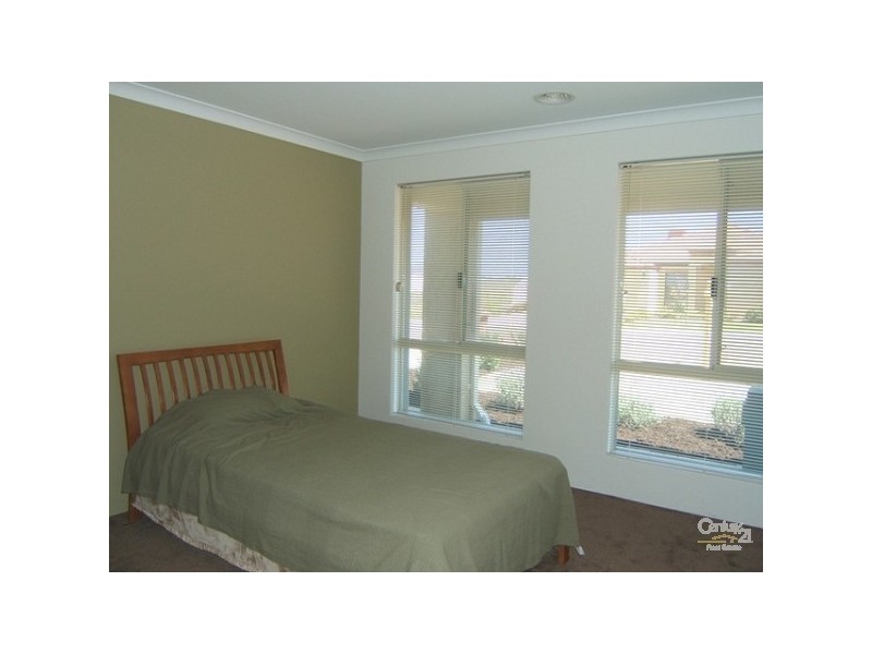 6 Loretta Parkway, Lakelands WA 6180