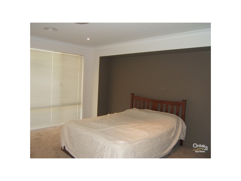 6 Loretta Parkway, Lakelands WA 6180